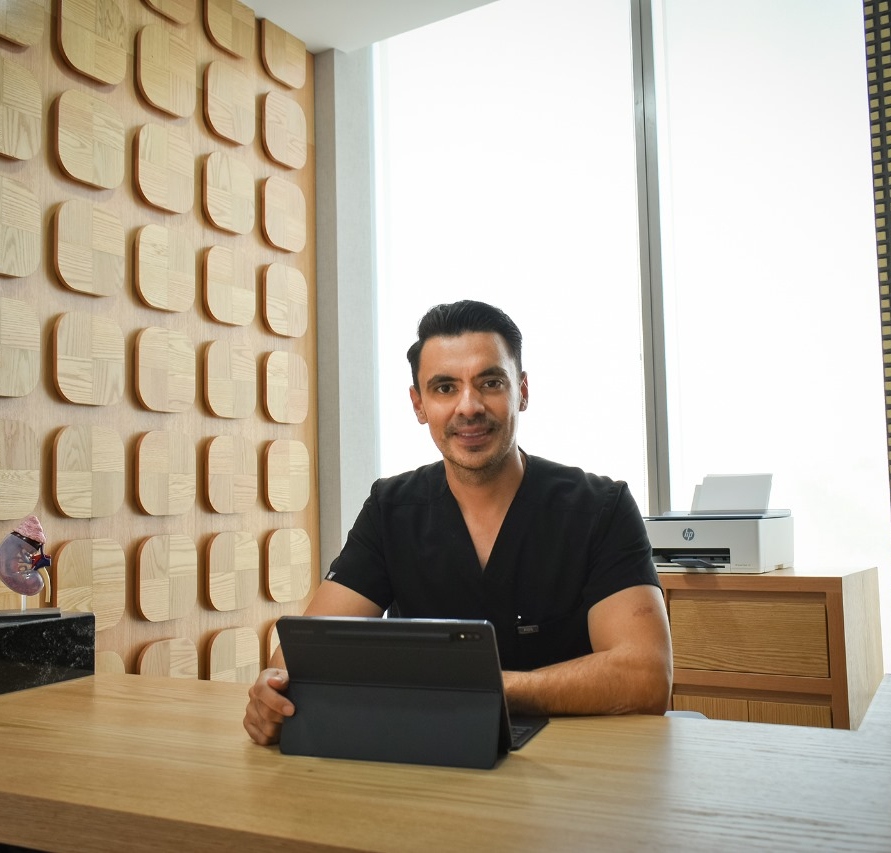 Dr. Rufino Noyola Santamaría, urólogo en Puebla especialista en próstata, urodinamia y salud urinaria